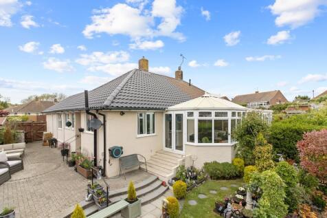 Brookside Avenue, Polegate BN26 3 bed semi