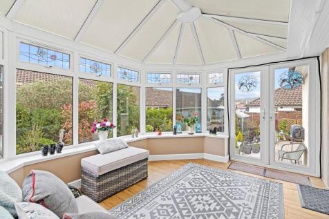 Brookside Avenue, Polegate BN26 3 bed semi