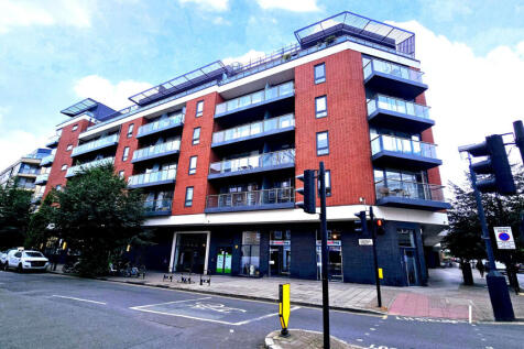 Worcester Point, Central Street... 1 bed apartment for sale