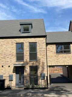 5 bedroom terraced house for sale