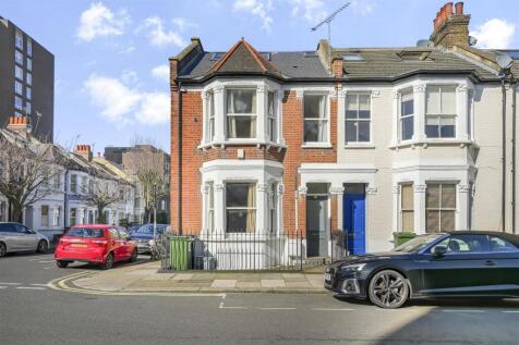4 bedroom end of terrace house for sale