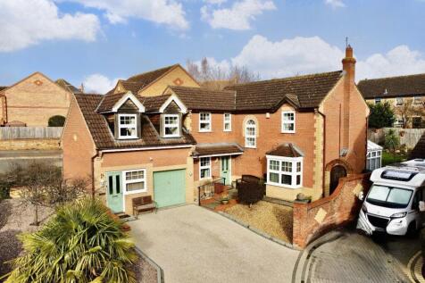 5 bedroom detached house for sale