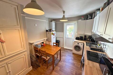 2 bedroom maisonette for sale