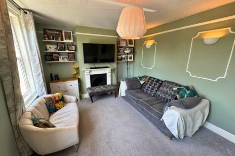 2 bedroom maisonette for sale
