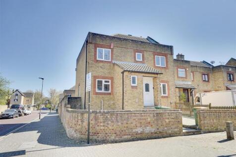 4 bedroom link detached house for sale