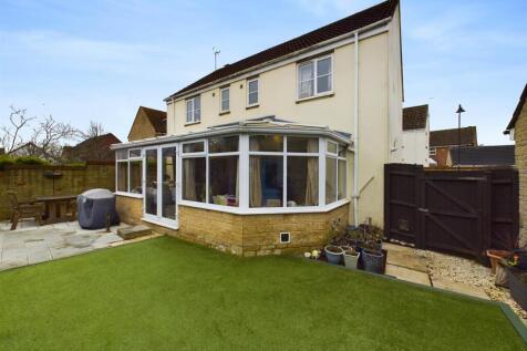 Honeysuckle Close, Calne SN11 4 bed detached house for sale
