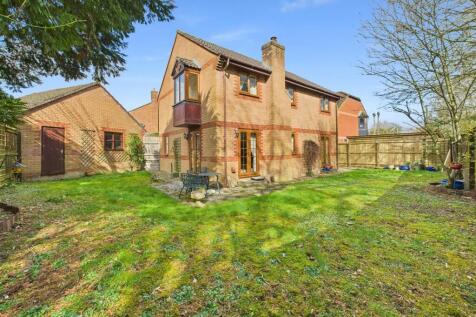 Riverside, Calne SN11 4 bed detached house for sale