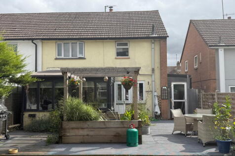 3 bedroom semi-detached house for sale