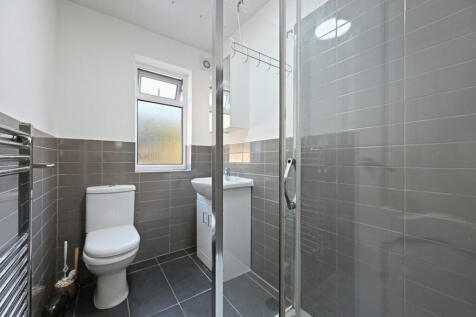 2 bedroom maisonette for sale