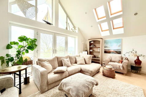 St. Nazaire Close, Falmouth TR11 4 bed link detached house for sale