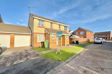 2 bedroom semi-detached house for sale