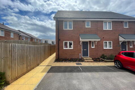 Daffodil Drive, Lydney GL15 3 bed semi