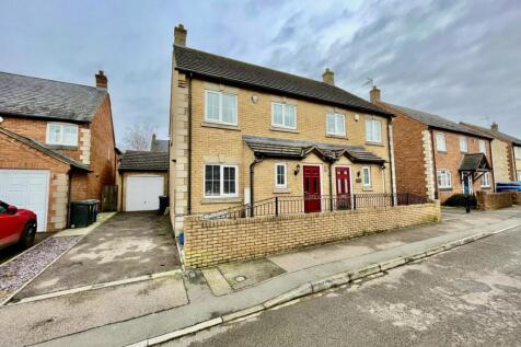 3 bedroom semi-detached house for sale