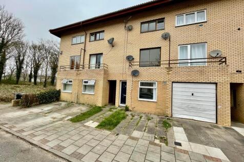 5 bedroom terraced house for sale