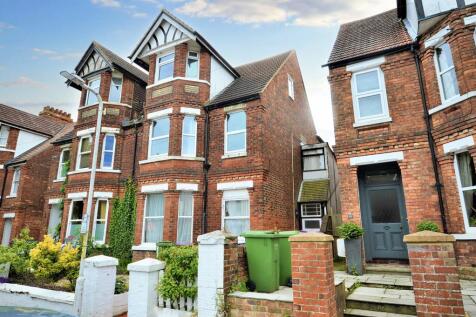 St. Johns Church Road, Folkestone CT19 2 bed flat for sale