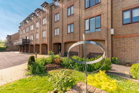 Riverside Court, Pulborough, RH20 2 bed flat for sale