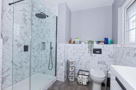 Southview Drive, Worthing, BN11 2 bed flat for sale
