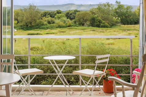 3 bedroom flat for sale