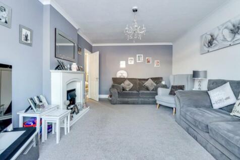4 bedroom end of terrace house for sale