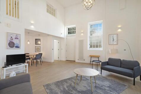 24 Station Approach, Tadworth KT20 2 bed flat for sale
