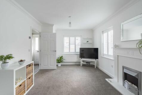 3 bedroom link detached house for sale