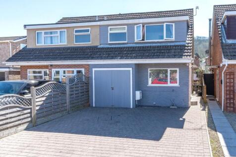 3 bedroom semi-detached house for sale