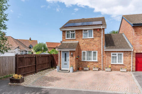 5 bedroom link detached house for sale