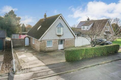 St. Georges Close, Norwich NR14 4 bed chalet for sale