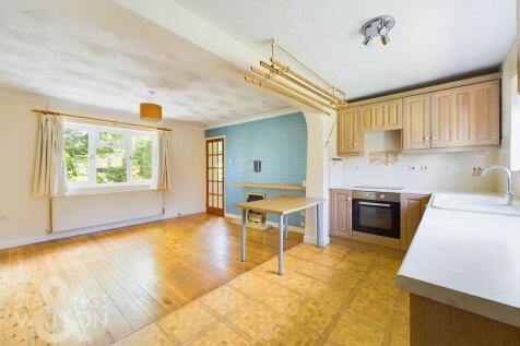The Street, Norwich NR14 3 bed detached bungalow for sale