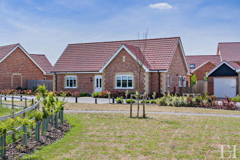 Mistley, Manningtree 3 bed detached bungalow for sale