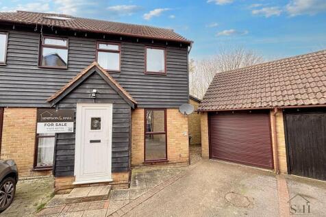 2 bedroom semi-detached house for sale