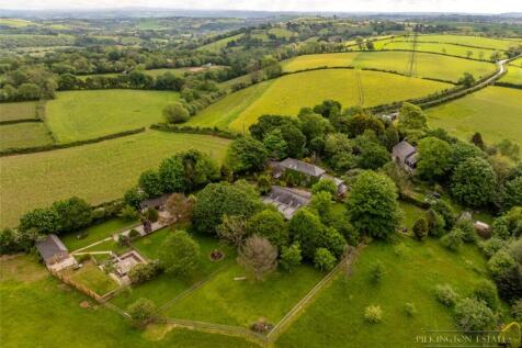 Saltash PL12 5 bed barn conversion for sale