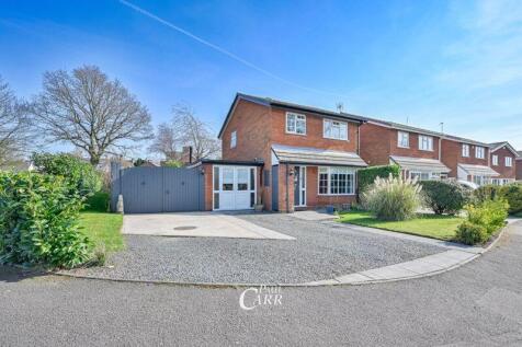 3 bedroom link detached house for sale