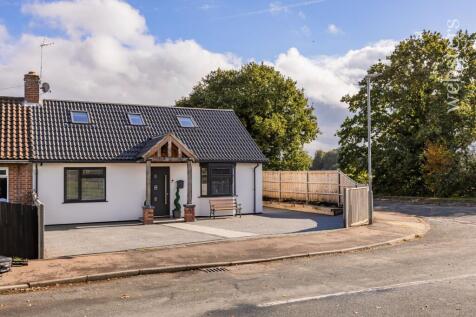 4 bedroom detached bungalow for sale