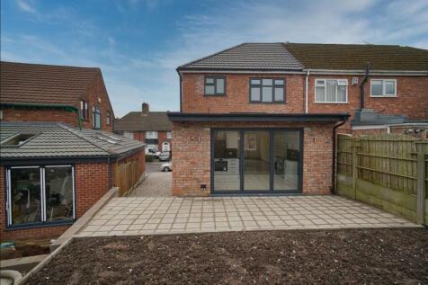 3 bedroom semi-detached house for sale
