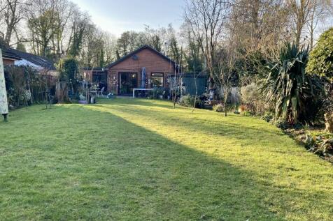 4 bedroom detached bungalow for sale