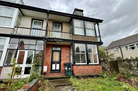 6 bedroom semi-detached house for sale