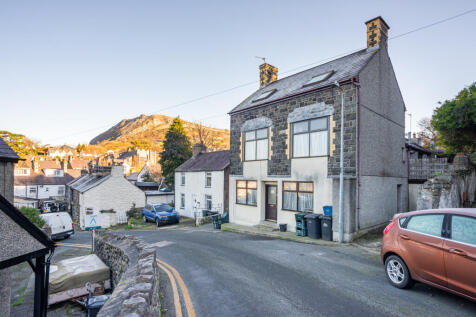 Bron Rallt & The Crafty Thing, Pen Y... Block of apartments for sale