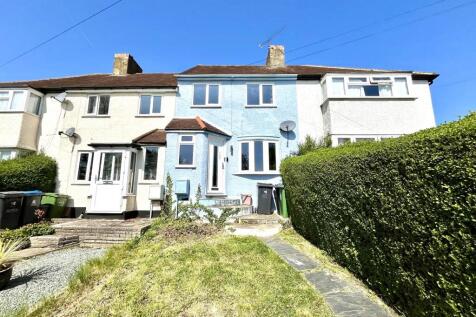 Gilders Road, Chessington, Surrey.... 2 bed terraced house for sale