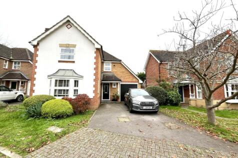 Lofthouse Place, Chessington, Surrey.... 4 bed detached house for sale