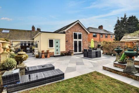 4 bedroom detached bungalow for sale