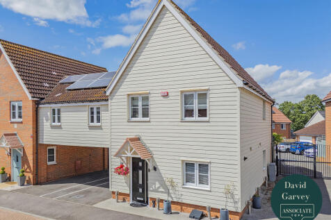 4 bedroom end of terrace house for sale