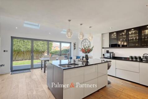 Gunson Gate, Essex CM2 3 bed detached house for sale