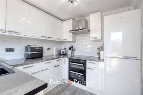 Elizabeth Avenue, Essex CM8 3 bed end of terrace house for sale