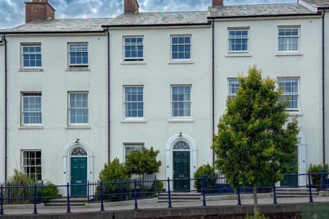 4 bedroom town house for sale