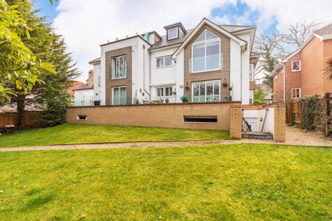 2 bedroom ground floor flat for sale