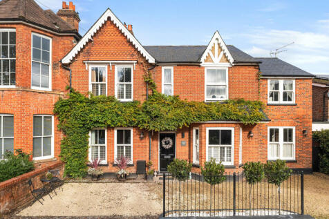 4 bedroom semi-detached house for sale