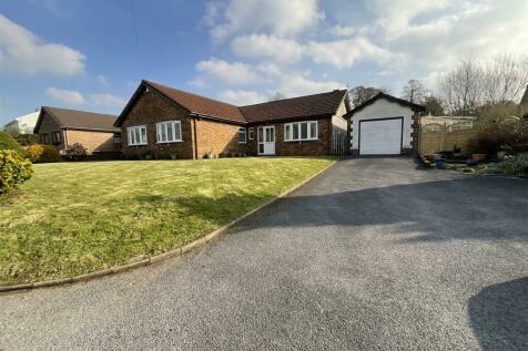 4 bedroom detached bungalow for sale