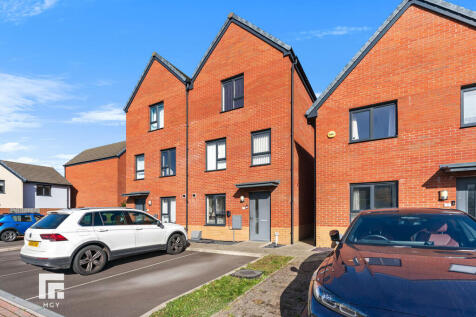 4 bedroom town house for sale