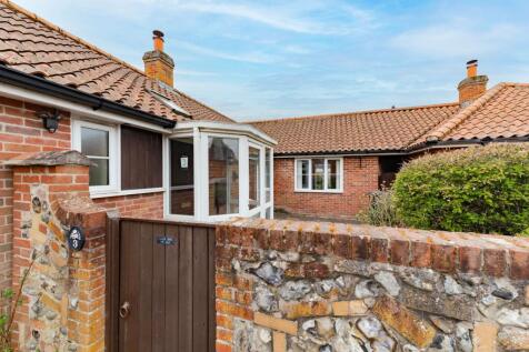 Cherry Tree Court, Diss IP22 2 bed terraced bungalow for sale